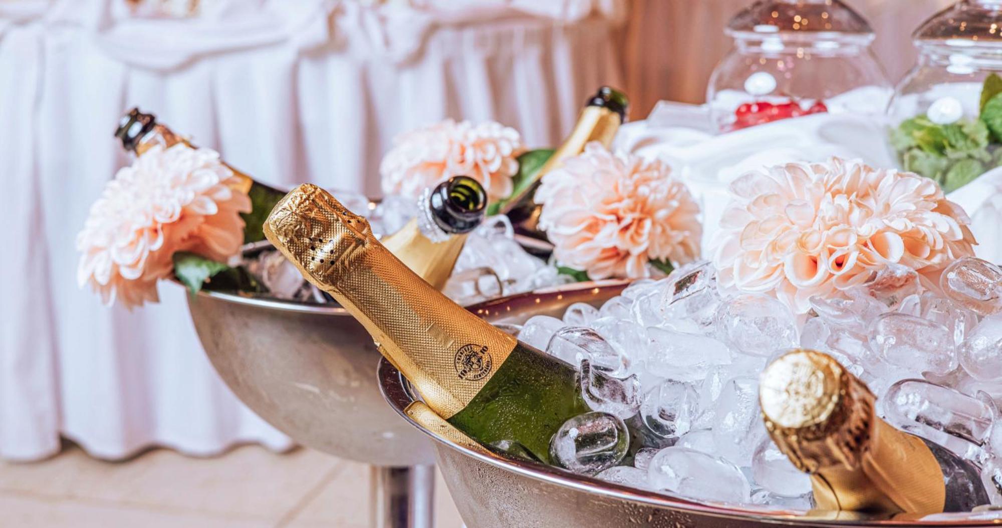 Dpny Beach Hotel & Spa Ильябела Экстерьер фото Champagne in a cooler